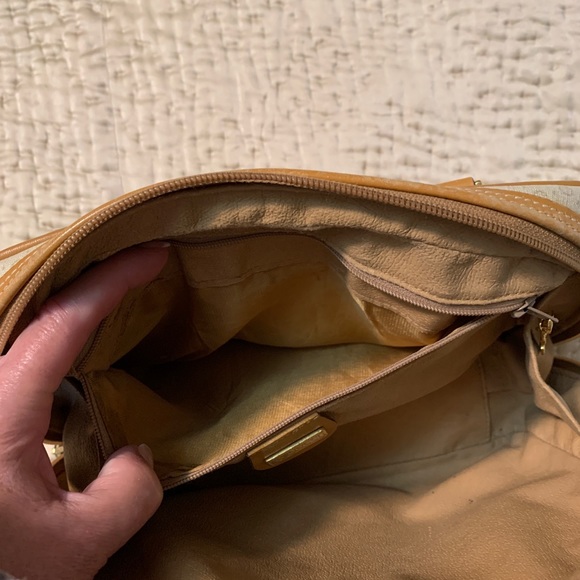 Vintage Authentic Gucci handbag - Picture 3 of 9